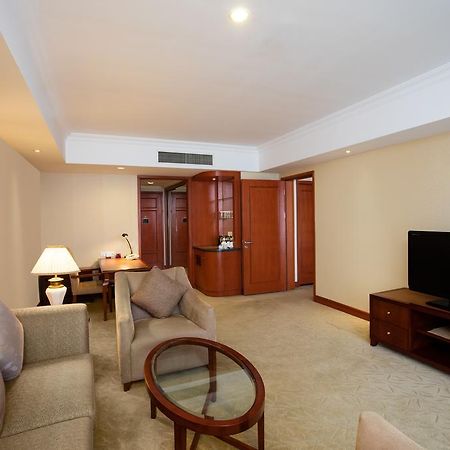 Отель Crowne Plaza Wuhu Экстерьер фото