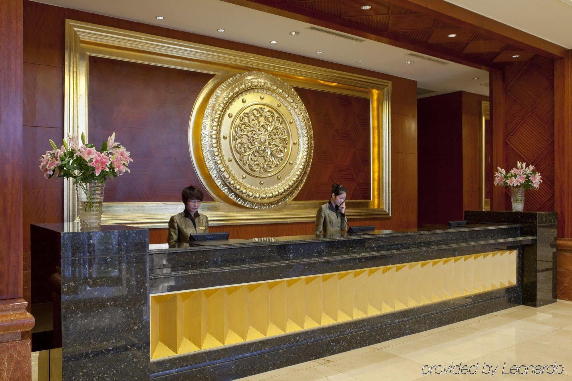 Отель Crowne Plaza Wuhu Интерьер фото