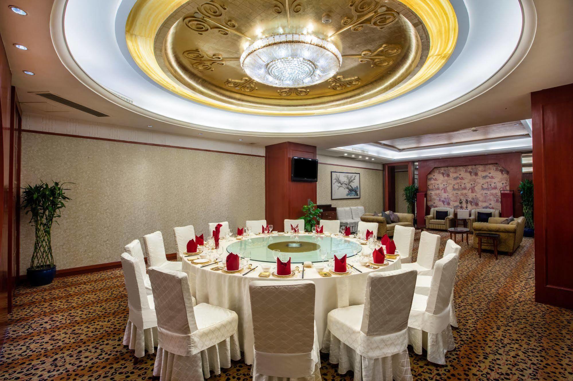 Отель Crowne Plaza Wuhu Экстерьер фото