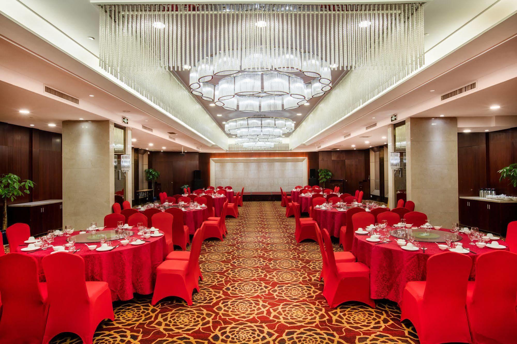 Отель Crowne Plaza Wuhu Экстерьер фото
