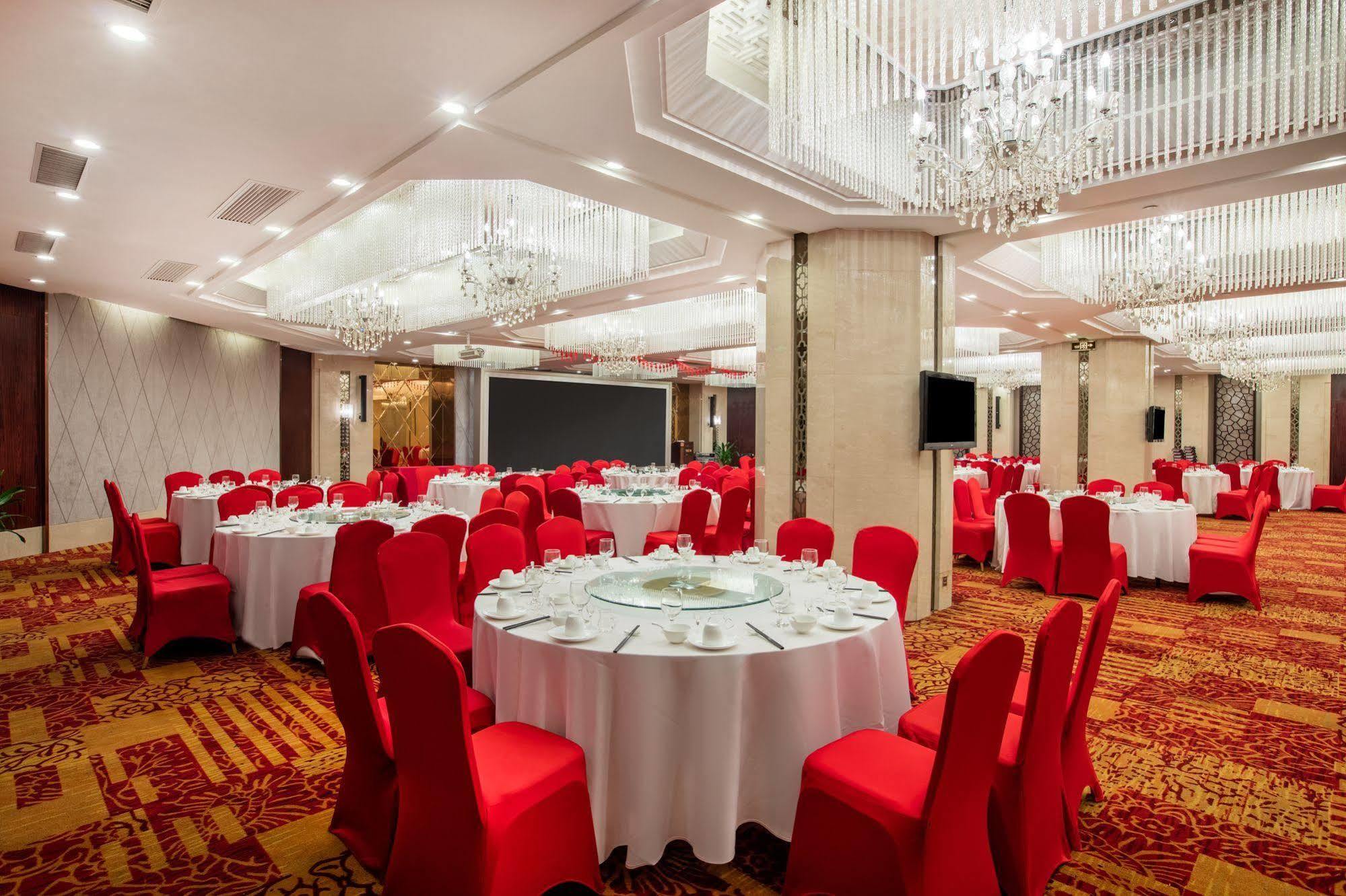 Отель Crowne Plaza Wuhu Экстерьер фото