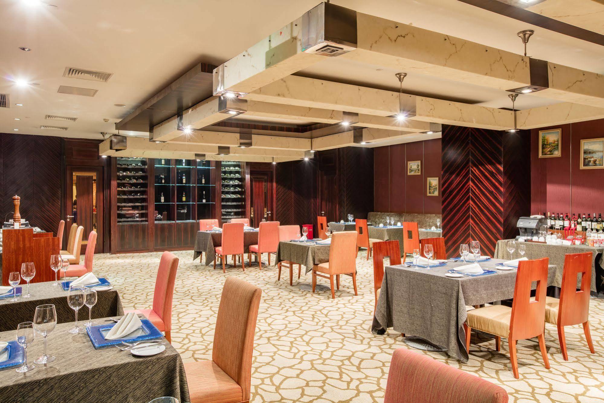 Отель Crowne Plaza Wuhu Экстерьер фото