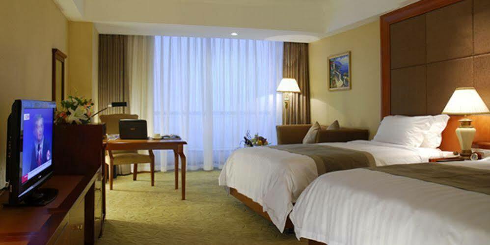 Отель Crowne Plaza Wuhu Экстерьер фото